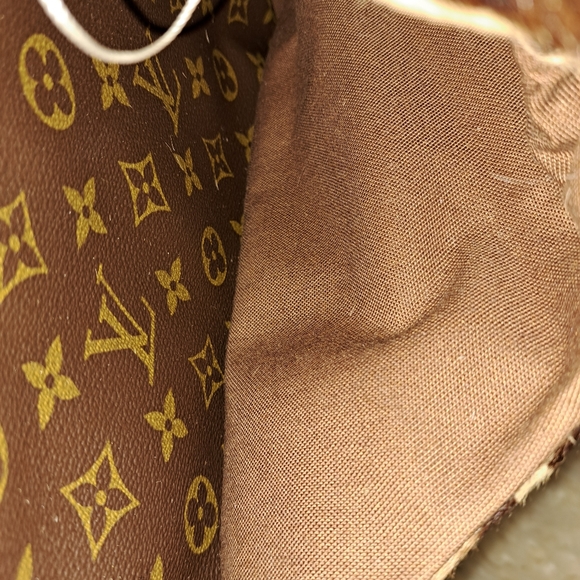 LV Special Edition Bag - Picture 9 of 14
